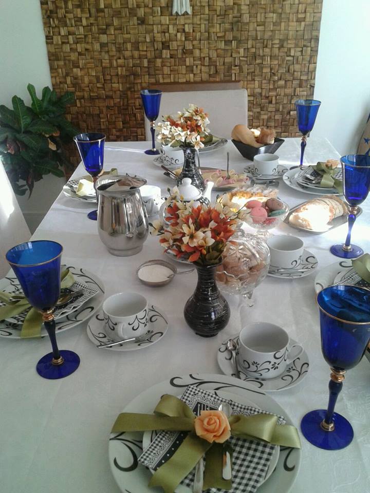 Potes da minha decoração viraram vasos de flores