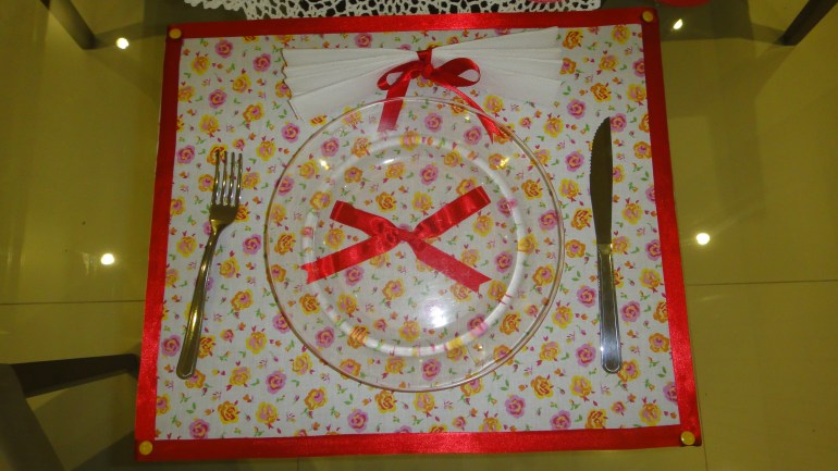 A transparência do duralex ressaltando os detalhes do nosso jogo americano.