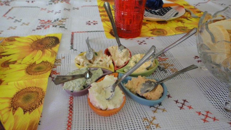 Pastinhas nas petisqueira colorida