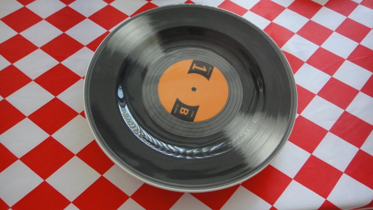 Pratos em formato de vinil