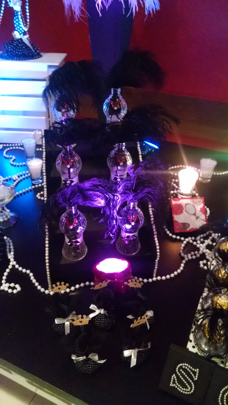 vidros de perfume como dançarinas